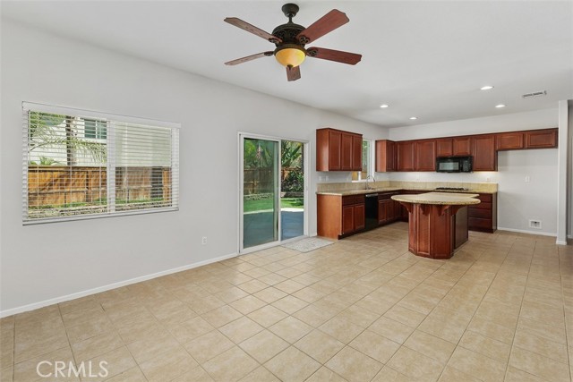 Detail Gallery Image 11 of 42 For 35700 Emily, Murrieta,  CA 92563 - 3 Beds | 2/1 Baths