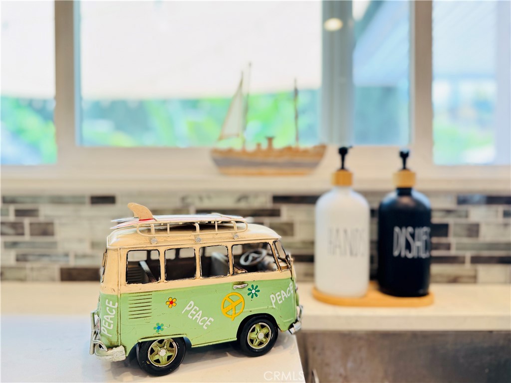 https://media.crmls.org/medias/0340d9f3-b5e5-4b6c-a8c2-d0055a51995d.jpg?preset=X-Large