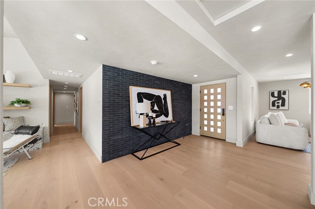 Detail Gallery Image 5 of 25 For 24153 Califa St, Woodland Hills,  CA 91367 - 4 Beds | 3 Baths