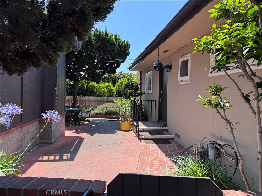 1821 Glenneyre Street