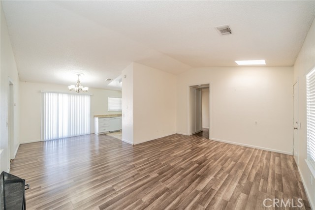 Detail Gallery Image 5 of 38 For 14150 Manzano Rd, Victorville,  CA 92392 - 3 Beds | 2 Baths