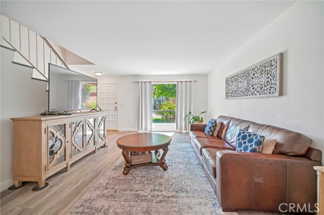 Detail Gallery Image 4 of 21 For 9950 Reseda Bld #7,  Northridge,  CA 91324 - 3 Beds | 2/1 Baths