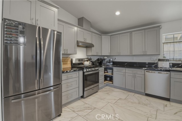 Detail Gallery Image 10 of 22 For 15688 Winnebago, Apple Valley,  CA 92307 - 4 Beds | 2/1 Baths