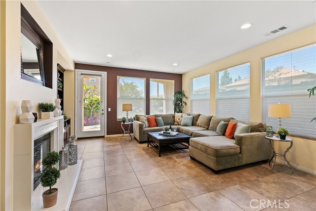 Detail Gallery Image 20 of 46 For 213 Polk St, Placentia,  CA 92870 - 5 Beds | 4 Baths
