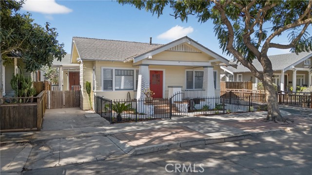 521 Olive Avenue, Long Beach CA: https://media.crmls.org/medias/0344297c-6093-45d9-844b-6cd2b6a13810.jpg
