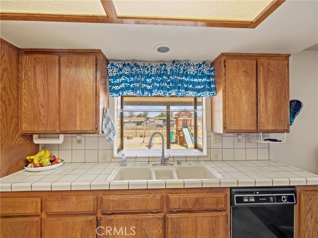 Detail Gallery Image 8 of 30 For 11759 Mohawk Rd, Apple Valley,  CA 92308 - 3 Beds | 2 Baths