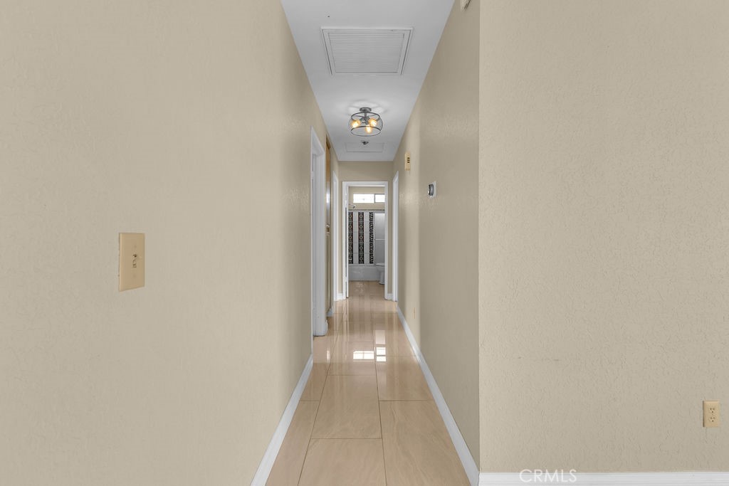 https://media.crmls.org/medias/03450a61-1777-424a-baa2-dcdc783ea9d9.jpg?preset=X-Large