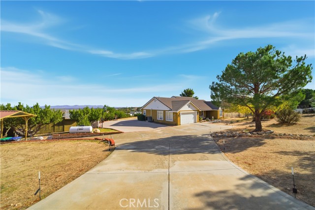 9385 Pinon Hills, Pinon Hills CA: https://media.crmls.org/medias/0345482e-3420-4d51-bc09-2407ee04daa3.jpg