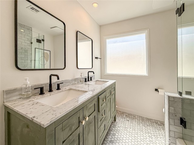 Detail Gallery Image 20 of 54 For 22245 Welby Way, Woodland Hills,  CA 91303 - 4 Beds | 3 Baths