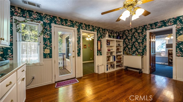 Detail Gallery Image 30 of 50 For 24083 Cresta Dr, Crestline,  CA 92325 - 4 Beds | 2/1 Baths