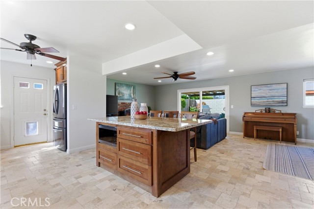 Detail Gallery Image 3 of 39 For 17441 Jefferson Ln, Huntington Beach,  CA 92647 - 3 Beds | 2 Baths