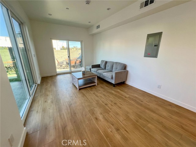 Detail Gallery Image 24 of 45 For 654 Penrith, Los Angeles,  CA 90023 - 6 Beds | 5 Baths