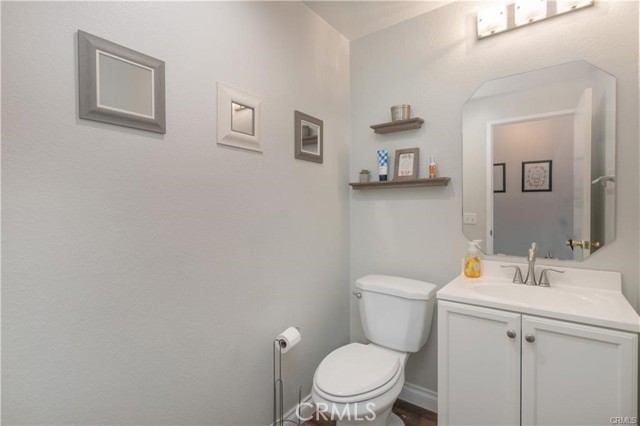 Detail Gallery Image 5 of 19 For 814 Viewtop Cir, Corona,  CA 92881 - 3 Beds | 2/1 Baths