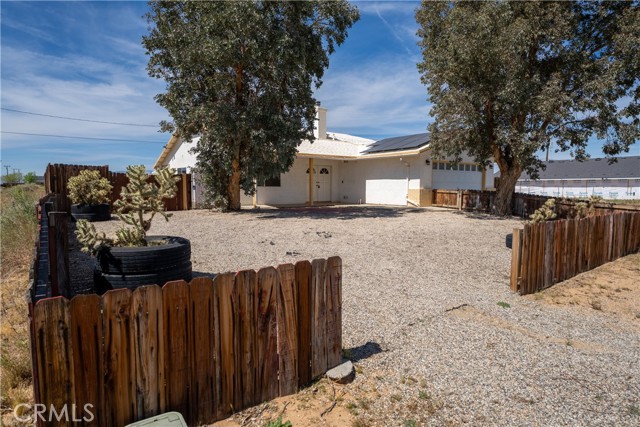 Detail Gallery Image 3 of 17 For 19321 97th St, California City,  CA 93505 - 3 Beds | 2 Baths