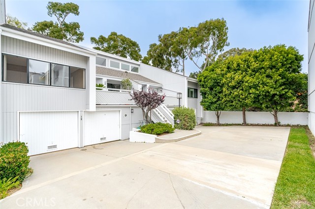 Detail Gallery Image 2 of 28 For 12 Barlovento Ct, Newport Beach,  CA 92663 - 2 Beds | 2 Baths