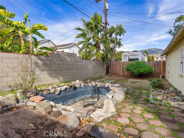 Detail Gallery Image 39 of 44 For 207 W Ash Ave, Burbank,  CA 91502 - 2 Beds | 1 Baths