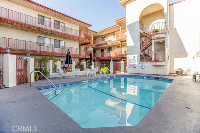 Detail Gallery Image 18 of 21 For 7625 Reseda Blvd #105,  Reseda,  CA 91335 - 3 Beds | 2 Baths