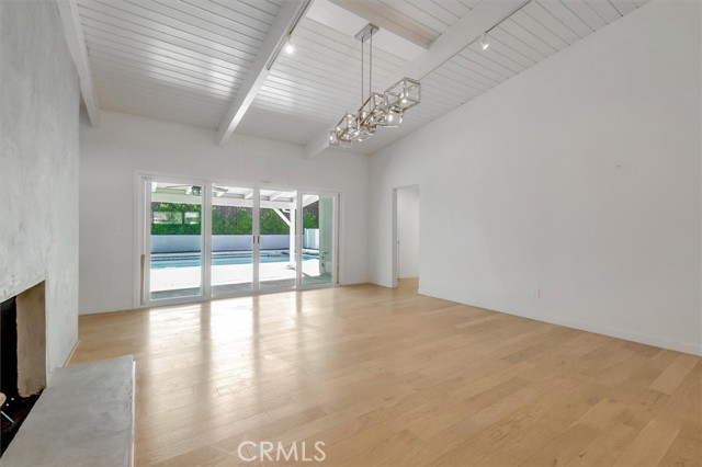 Detail Gallery Image 16 of 65 For 24216 Calvert St, Woodland Hills,  CA 91367 - 5 Beds | 3/1 Baths