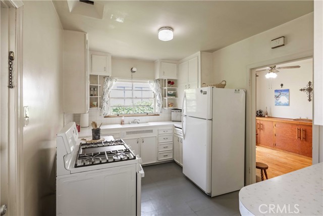 Detail Gallery Image 20 of 27 For 1200 N Valley St, Burbank,  CA 91505 - 4 Beds | 2 Baths
