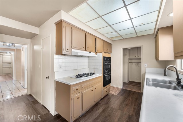 9946 Ruffner Avenue, North Hills CA: https://media.crmls.org/medias/034b2d96-b01c-4d95-8ad0-36b16ded4548.jpg