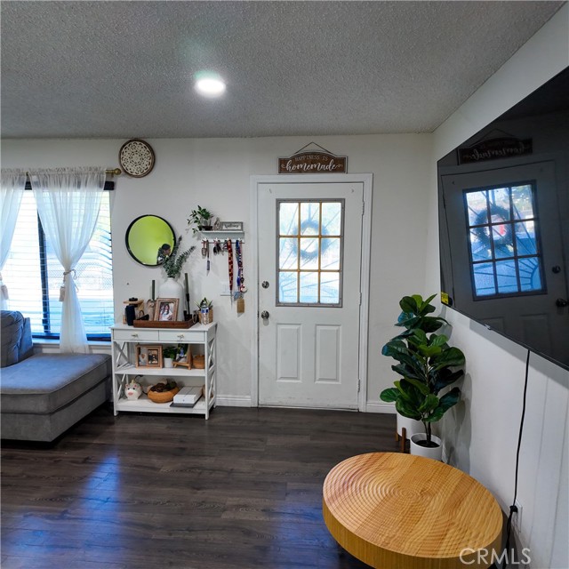 Detail Gallery Image 5 of 23 For 9754 5th Ave, Hesperia,  CA 92345 - 2 Beds | 1 Baths