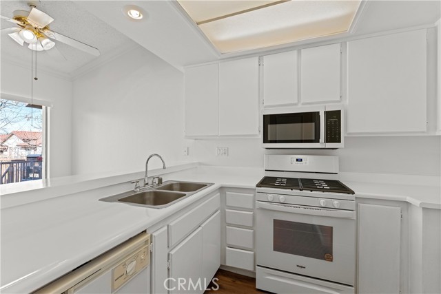 Detail Gallery Image 9 of 28 For 1015 Margarita #D202,  Corona,  CA 92879 - 2 Beds | 2 Baths