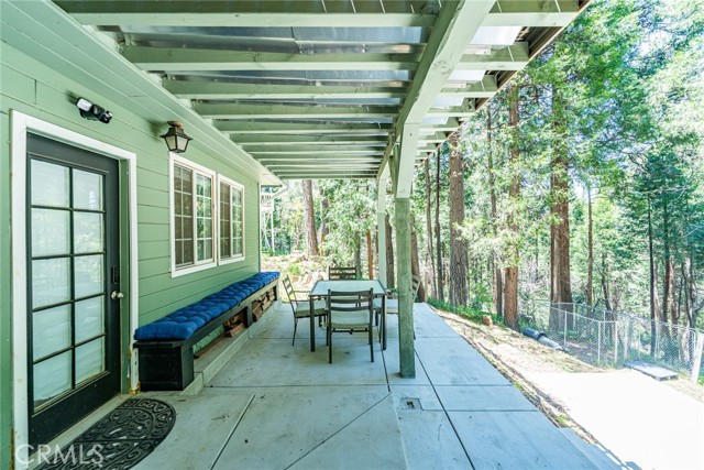 23120 Sycamore Lane, Crestline CA: https://media.crmls.org/medias/034c88b7-2c55-447c-915a-6970611e9498.jpg