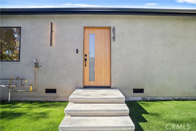 Detail Gallery Image 9 of 75 For 6935 Jellico Ave, Lake Balboa,  CA 91406 - 8 Beds | 8 Baths