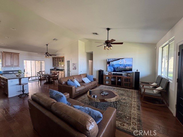 21650 Skyhill Place, Perris CA: https://media.crmls.org/medias/034d137d-82b0-4c65-898d-d85bfa994cf6.jpg