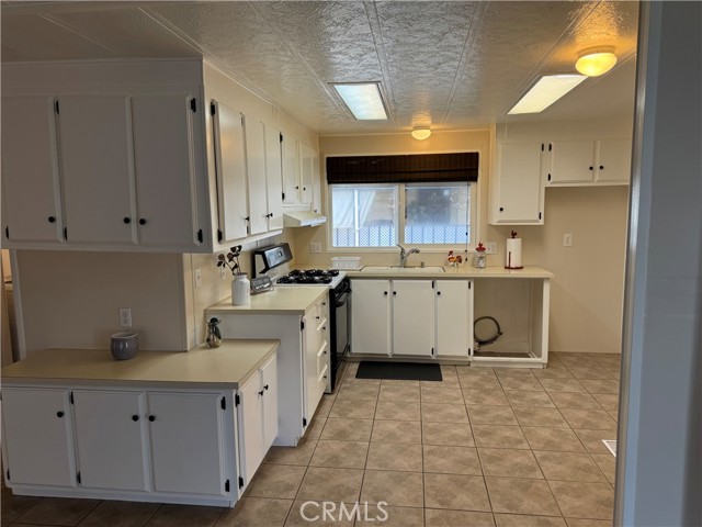 Detail Gallery Image 7 of 41 For 929 E Foothill Bld #212,  Upland,  CA 91786 - 3 Beds | 2 Baths