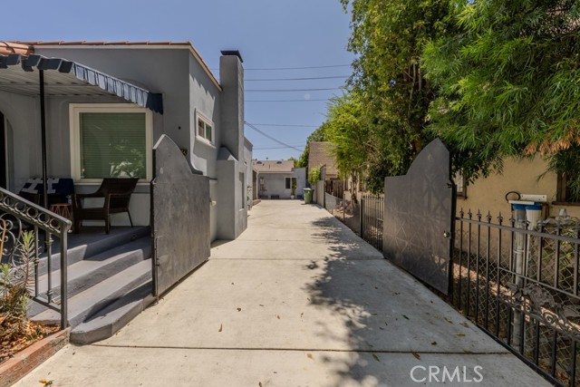 4712 Townsend Avenue, Los Angeles CA: https://media.crmls.org/medias/034f0414-52c6-430f-9699-4caec377b37a.jpg
