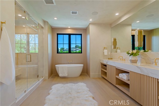 4239 Rhodes Avenue, Studio City CA: https://media.crmls.org/medias/034f22b4-2131-446f-a056-8566f92f7602.jpg