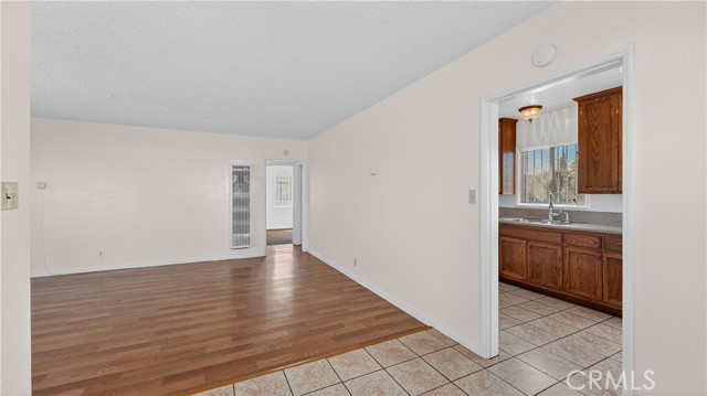 Detail Gallery Image 21 of 44 For 200 E Century Bld, Los Angeles,  CA 90003 - 2 Beds | 1 Baths