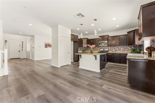 Detail Gallery Image 11 of 49 For 4759 Brison Ct, Jurupa Valley,  CA 91752 - 5 Beds | 3 Baths