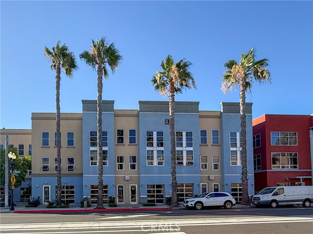 909 E Santa Ana Boulevard, Santa Ana CA: https://media.crmls.org/medias/035080db-f788-4804-8baa-dcf5bb23591f.jpg