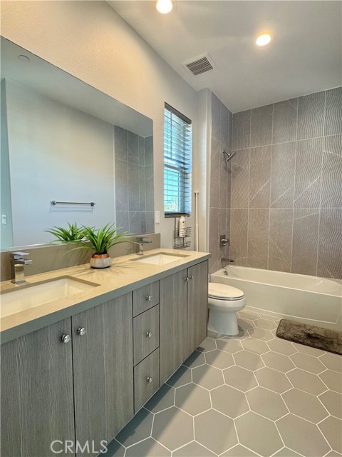 20401 W Aberdeen Lane, Porter Ranch CA: https://media.crmls.org/medias/03515d28-8e6c-4ebe-9cd9-5dfbfe955b5c.jpg