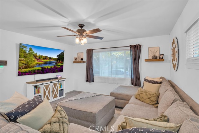 Detail Gallery Image 6 of 35 For 809 W Avenue J10, Lancaster,  CA 93534 - 4 Beds | 2 Baths