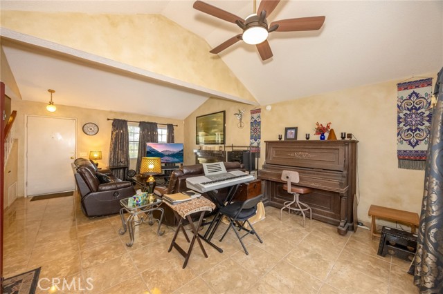 Detail Gallery Image 24 of 33 For 1907 Pepper Tree, Colton,  CA 92324 - 3 Beds | 2/1 Baths