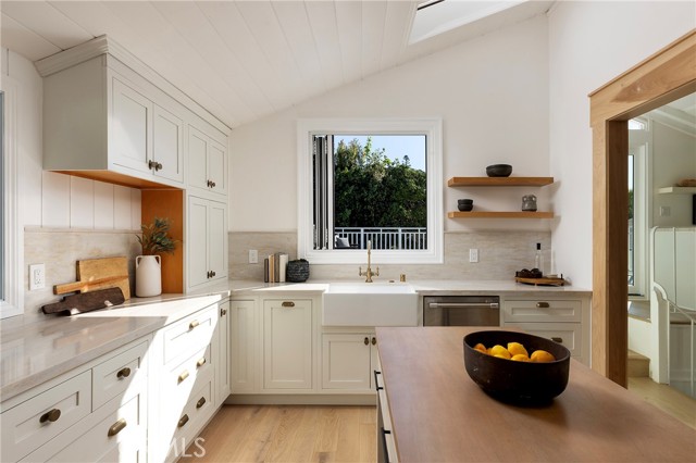 31927 Hayes Place, Laguna Beach CA: https://media.crmls.org/medias/0353a25a-682b-4951-b56a-9bba1ed9a443.jpg