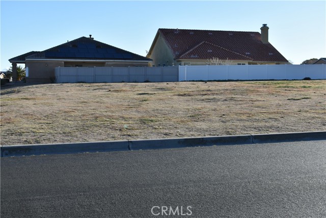 Detail Gallery Image 4 of 14 For 26555 Oar Ln, Helendale,  CA 92342 - – Beds | – Baths