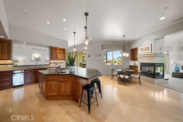 940 Pasatiempo Drive, San Luis Obispo CA: https://media.crmls.org/medias/03566272-2c41-4c0e-80db-1770a30470ce.jpg