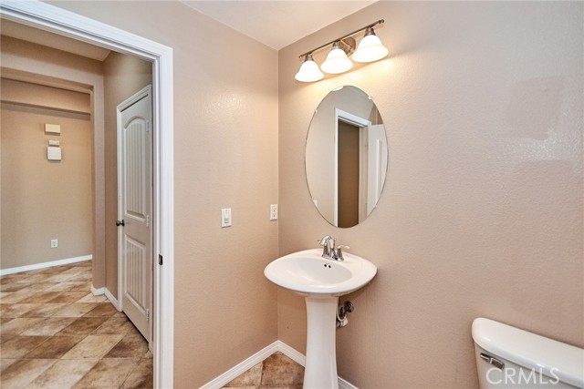 Detail Gallery Image 11 of 37 For 15140 Willow Wood Ln, Fontana,  CA 92336 - 5 Beds | 4/1 Baths