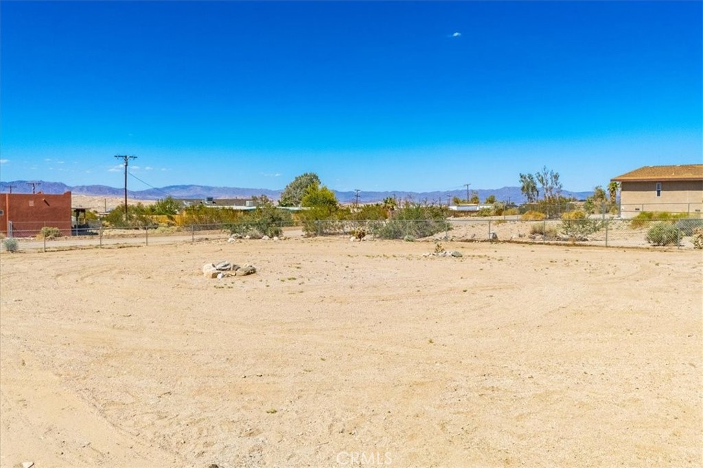 https://media.crmls.org/medias/0357fb56-55ae-4353-b54a-841e49ce977f.jpg?preset=X-Large