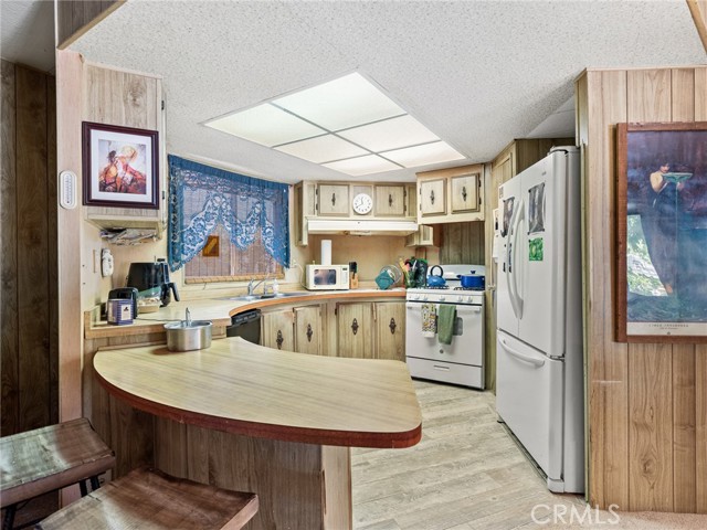19976 Cornelian, Apple Valley CA: https://media.crmls.org/medias/03585812-2c43-4dd2-8a42-6e6aa6a65610.jpg