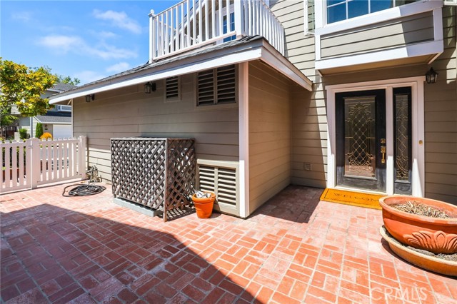 2720 Hilltop Drive, Newport Beach CA: https://media.crmls.org/medias/035b1e9c-1097-437d-88f5-d49e9d5b2a2e.jpg