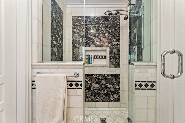 4811 Heaven Avenue, Woodland Hills CA: https://media.crmls.org/medias/035bbf9c-467e-4816-99ea-25dbf67ac619.jpg