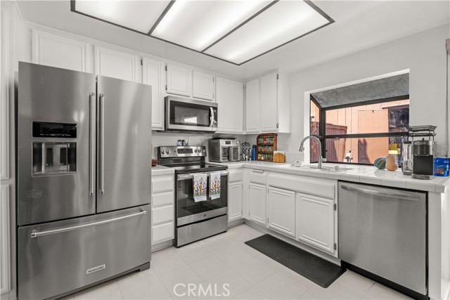 Detail Gallery Image 3 of 12 For 1216 Westmont Dr, San Pedro,  CA 90732 - 2 Beds | 2/1 Baths