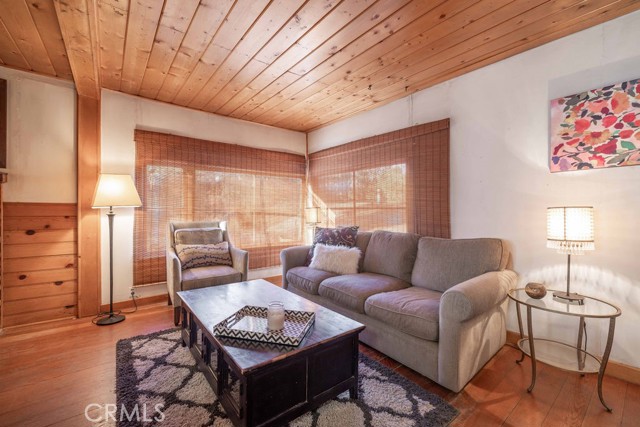 Detail Gallery Image 4 of 23 For 40193 Dream St, Big Bear Lake,  CA 92315 - 1 Beds | 1 Baths