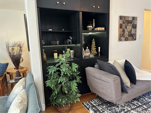 Detail Gallery Image 7 of 13 For 16816 Halper, Encino,  CA 91436 - 3 Beds | 2 Baths