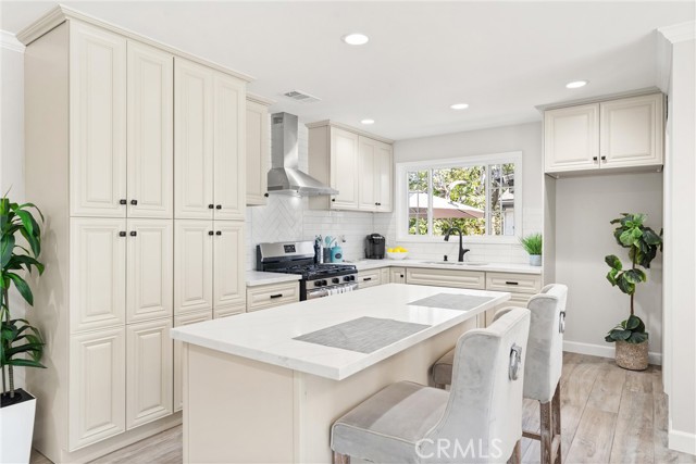 6557 E Walkerton Street, Long Beach CA: https://media.crmls.org/medias/035e58e0-801f-4601-8afa-411bdb9b89bf.jpg